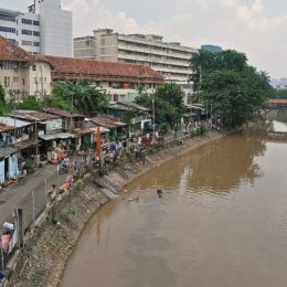 1024px Ciliwung 100303 0435 jkt