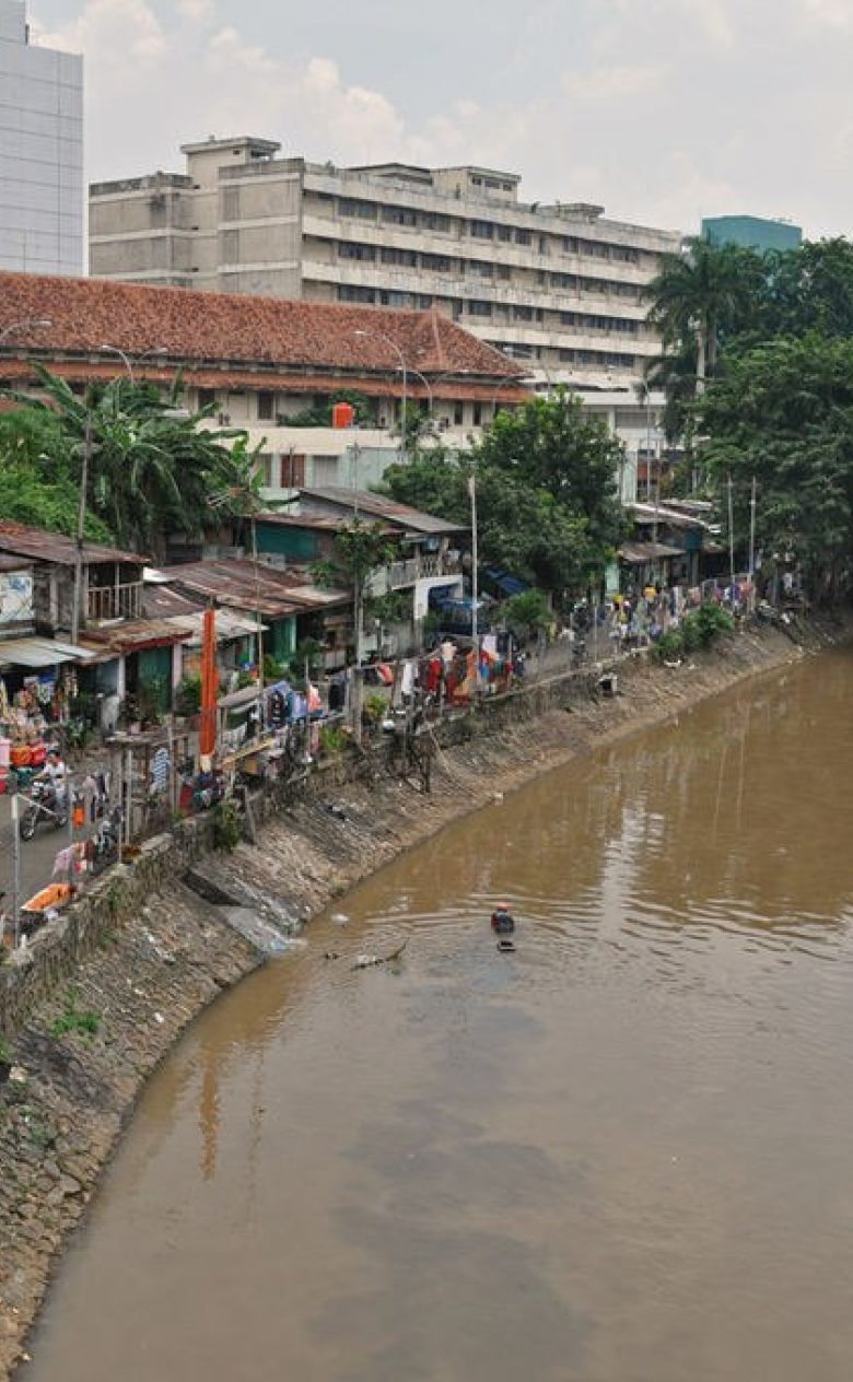 1024px Ciliwung 100303 0435 jkt