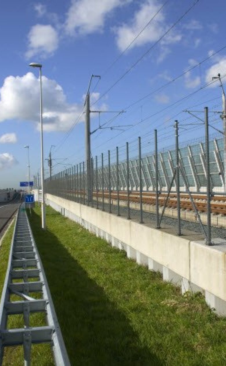 HSL langs snelweg