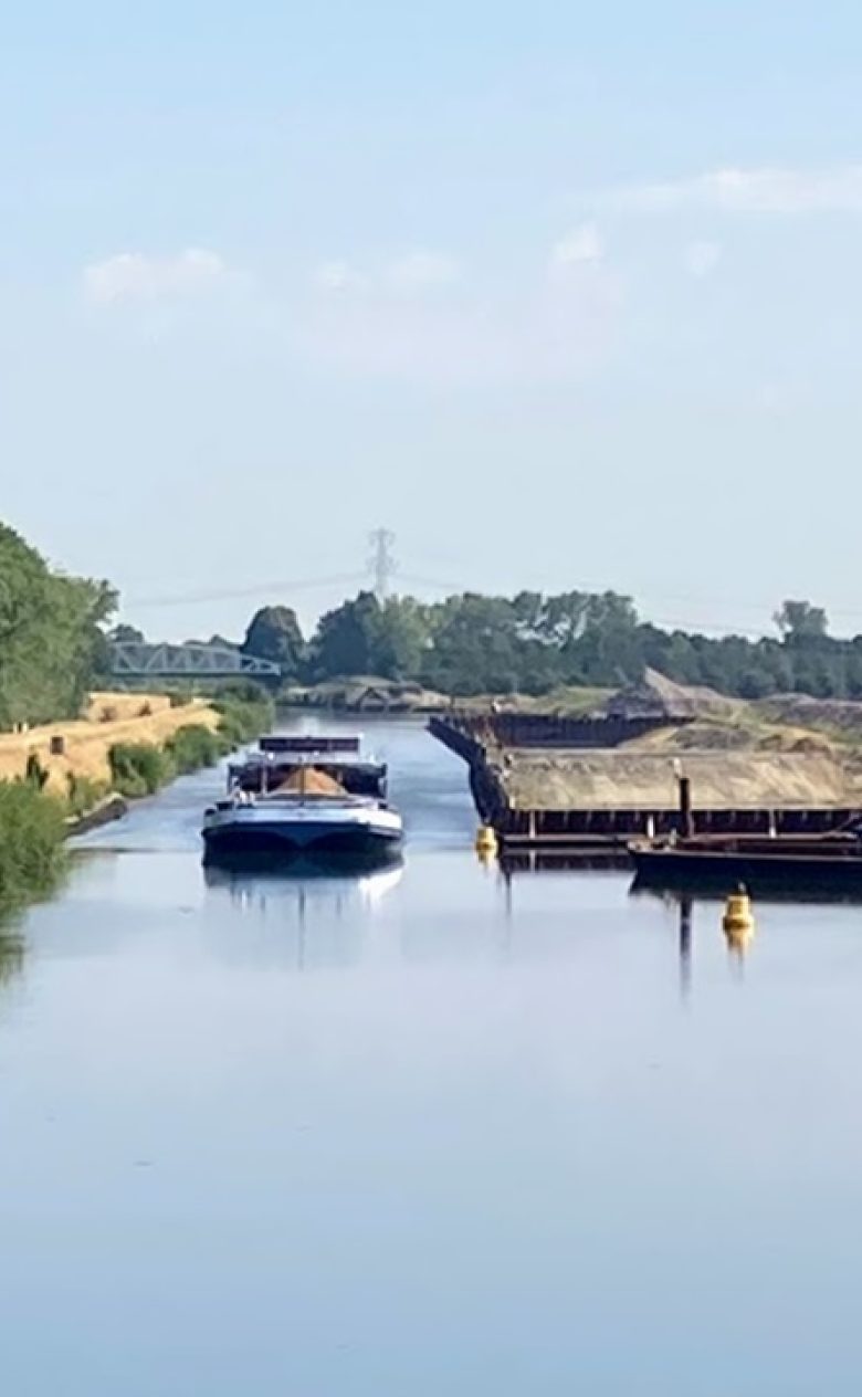 Julianakanaal ter hoogte van bouwkuip