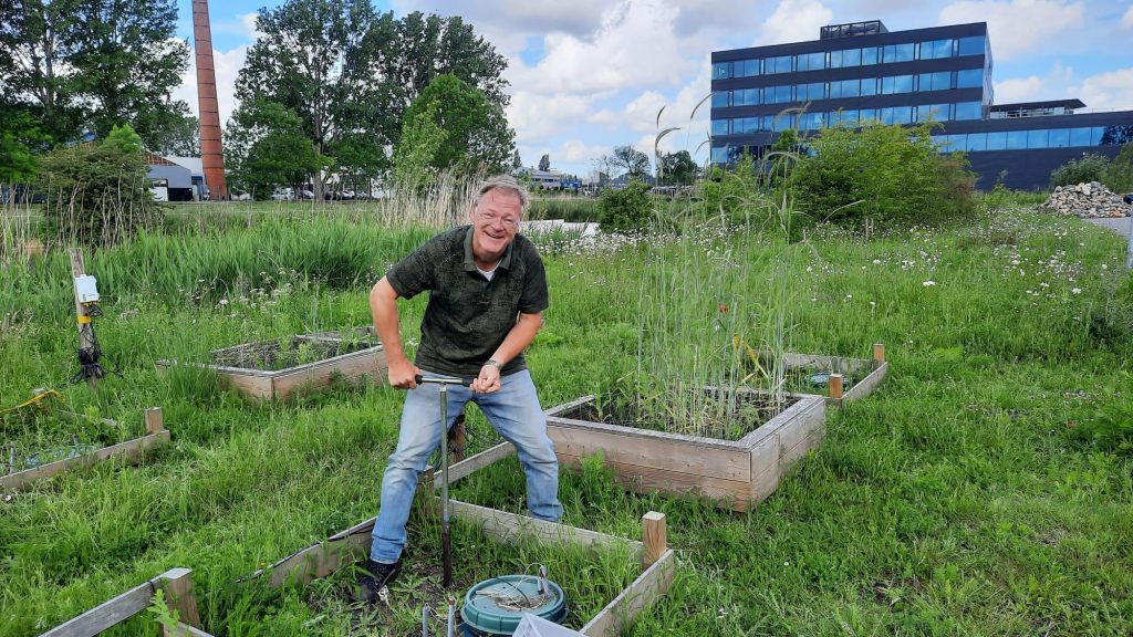 Jos Vink tijdens onderzoek Olivijnvakken