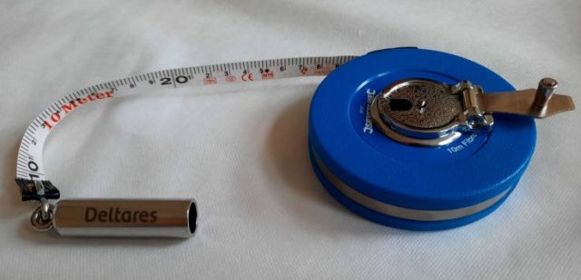 Plopper met meetlint